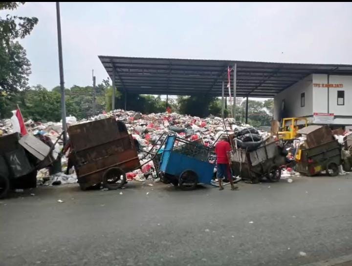 Dipo TPS Pancoran, Gerobak Motor Sampah Ditarif Rp 1 Juta Perbulan Dipo TPS Pancoran, Gerobak Motor Sampah Ditarif Rp 1 Juta Perbulan