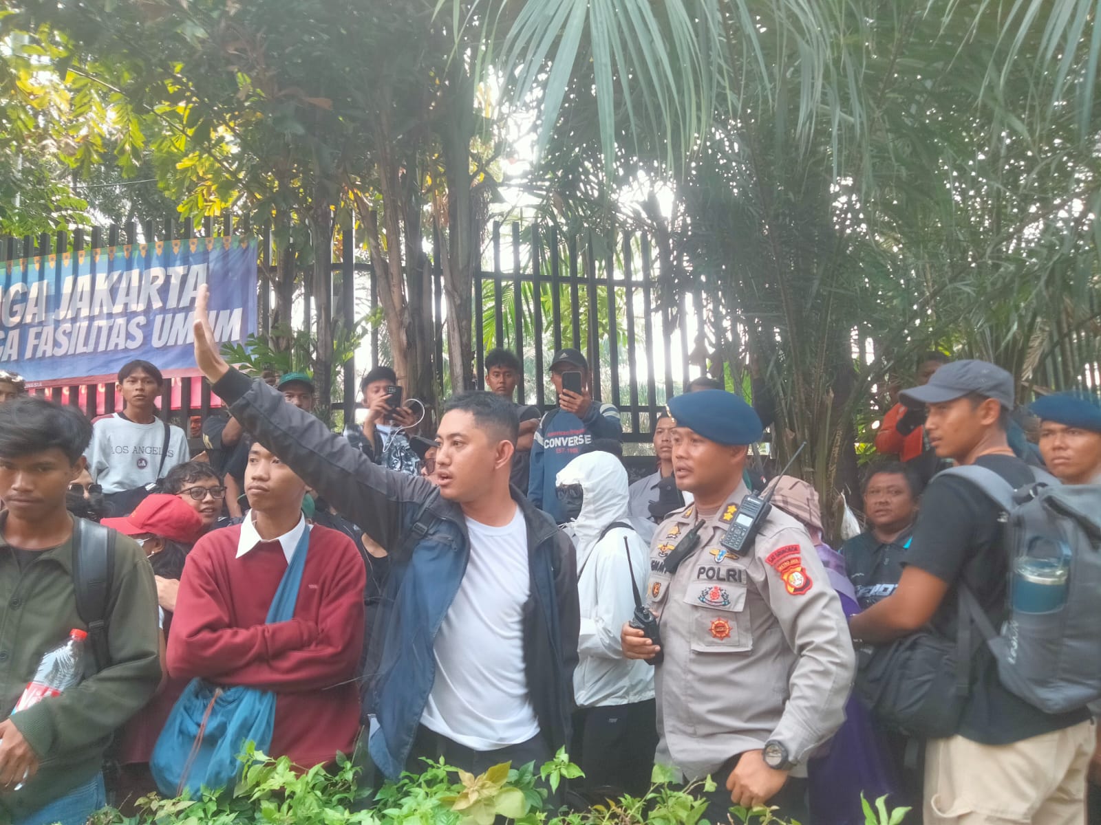 Aksi Damai Sempat Memanas di DPR, Massa Bubar Setelah Diberikan Komitmen Penyelesaian RUU Perampasan Aset