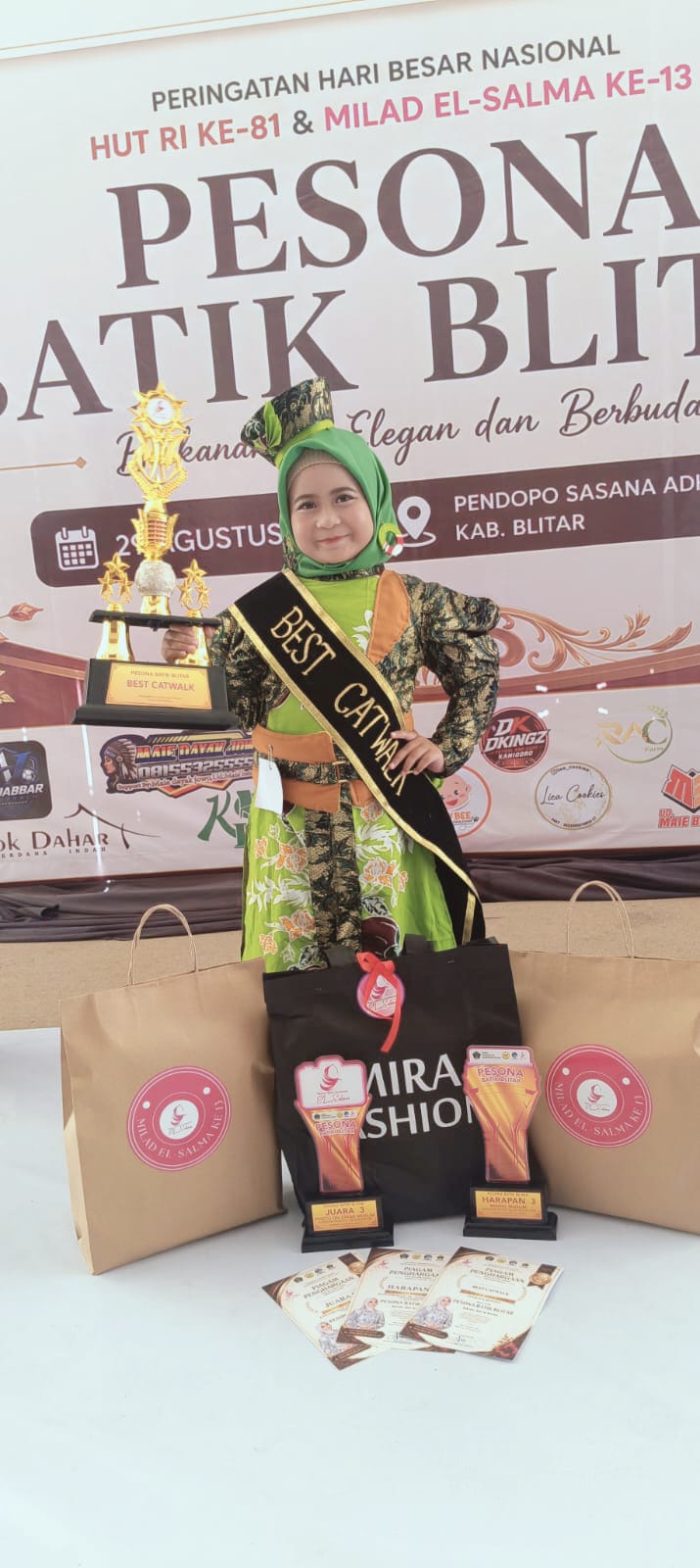 Bilqis Farnaz Azizah Tampil Memukau di Panggung Pesona Batik Blitar, Raih Predikat Best Catwalk