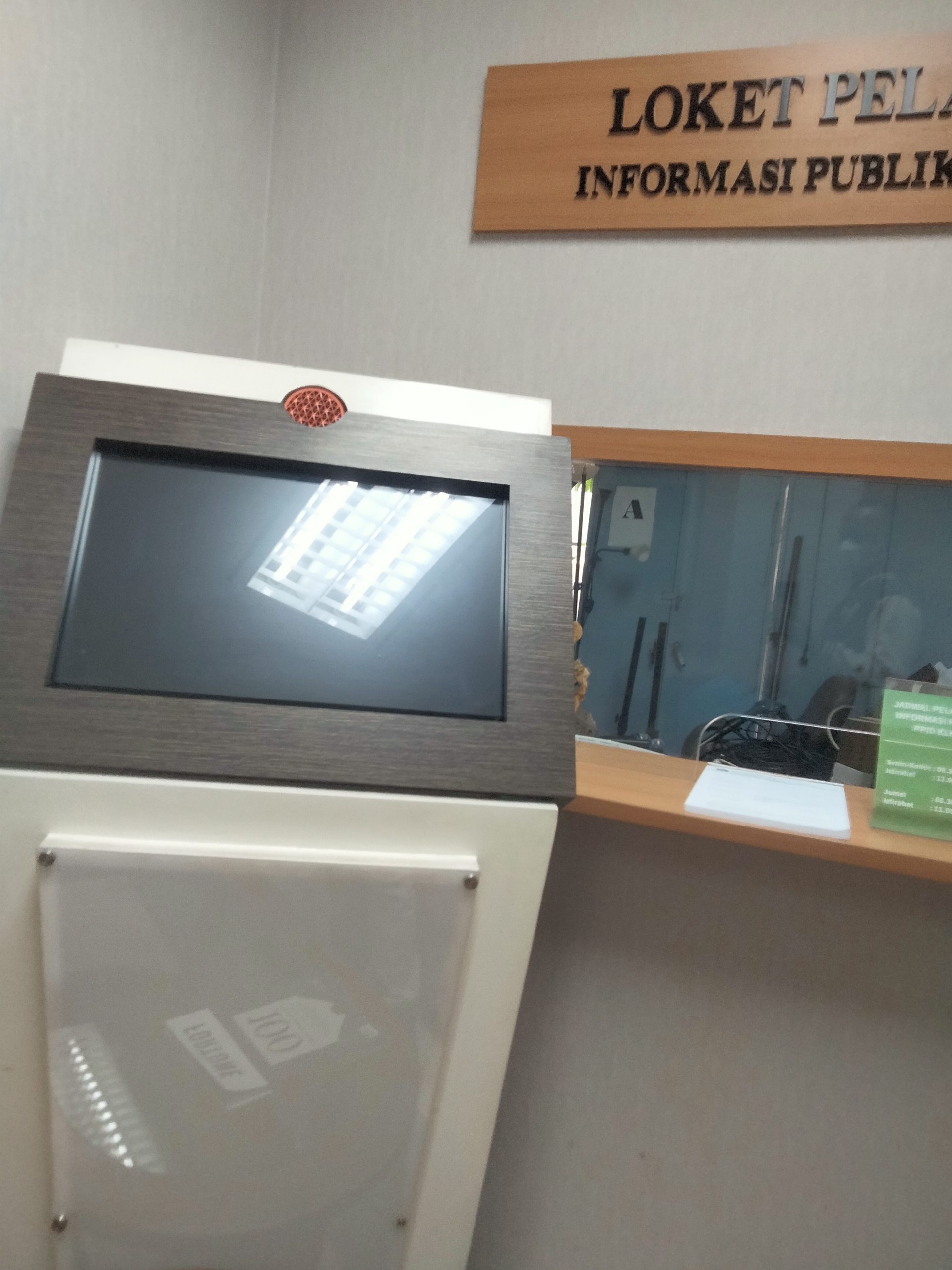 Layar Digital Pelayanan Informasi Publik Ruang Biro Humas Kementerian Kehutanan RI Tak Berfungsi