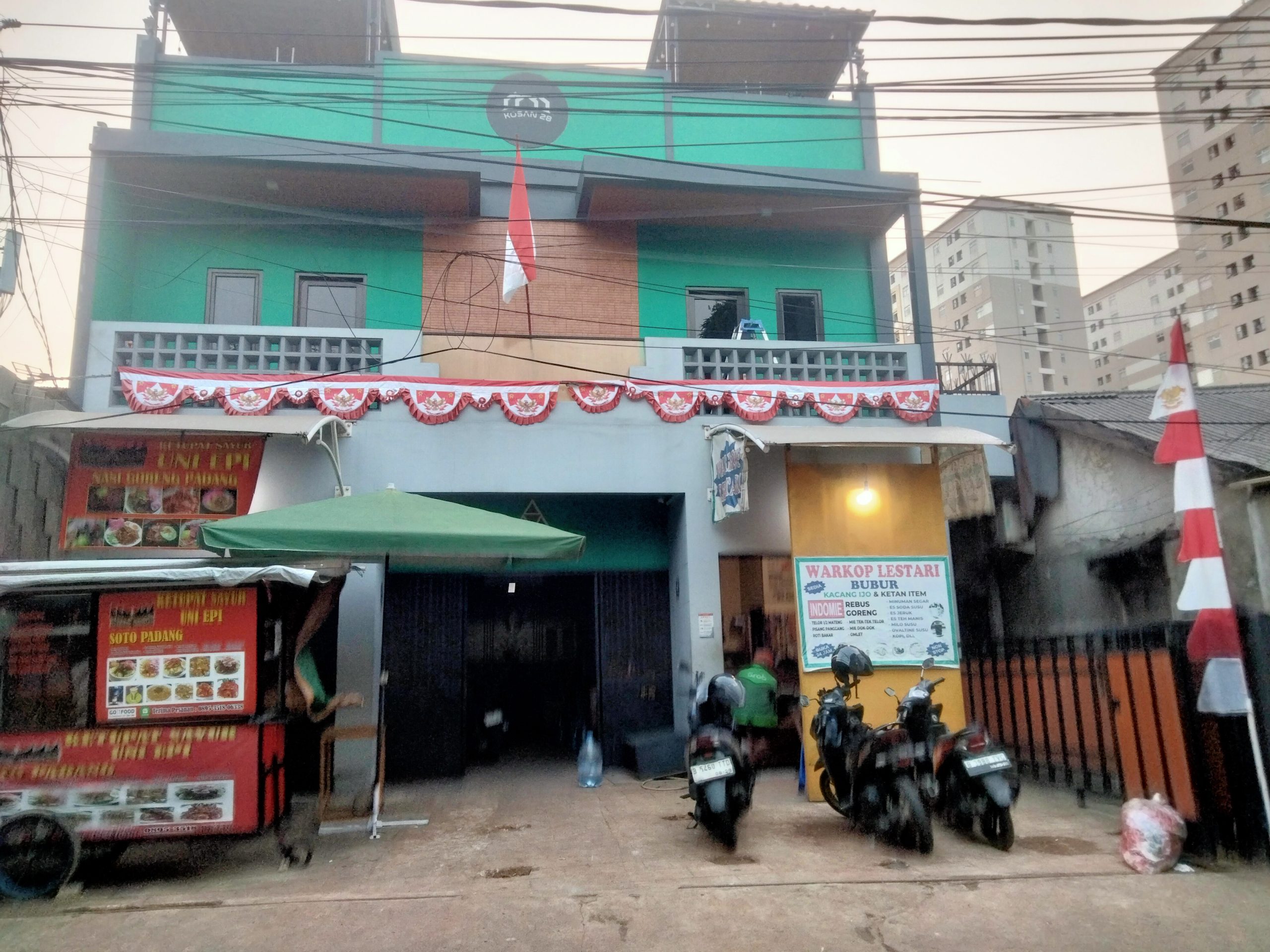 Sudah Tidak Aman, Helm Wartawan Hilang di Depan Warkop Kos 28 Rawajati Barat 3