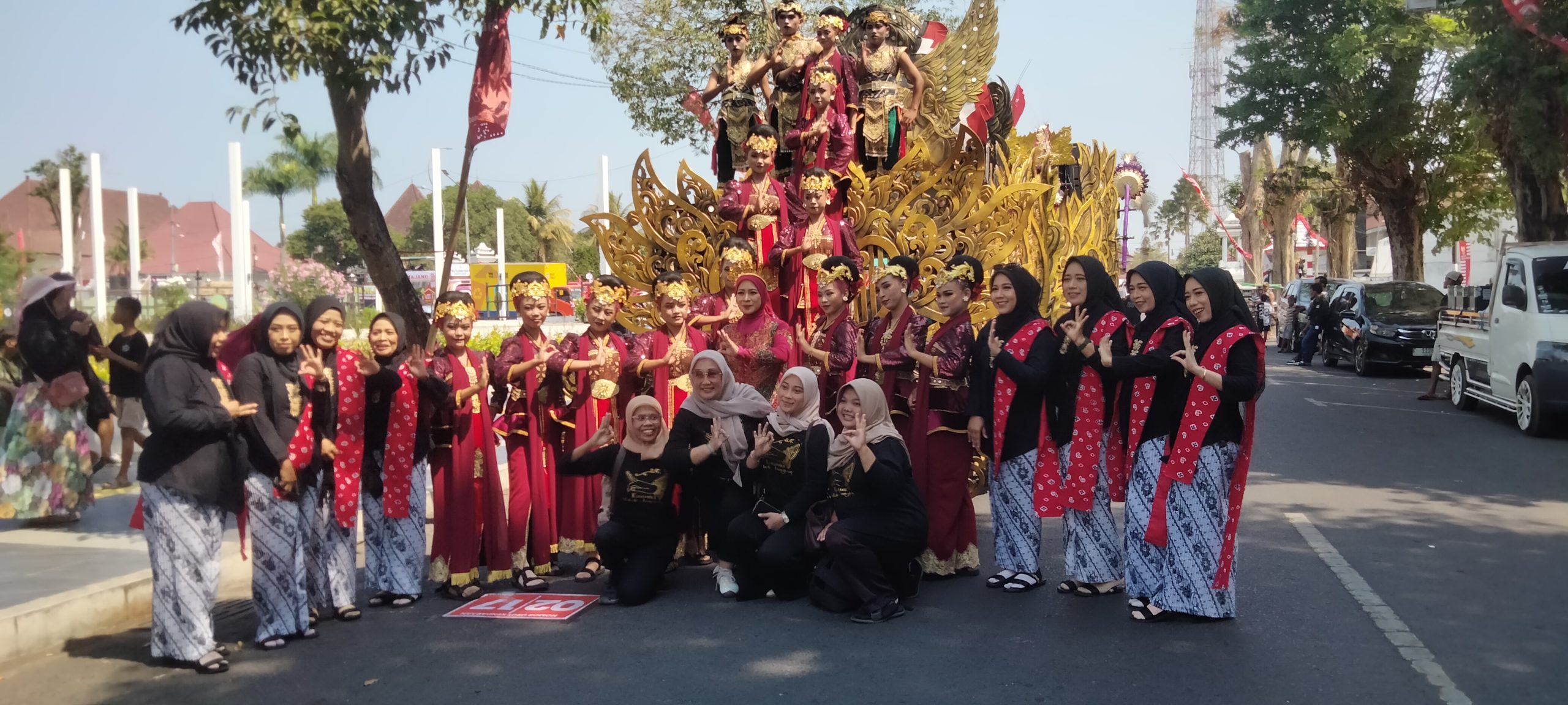 Bukan Sekadar Karnaval, Klakah Bawa “Asmara Putri Kirana” dan Pesan Inovasi Pelayanan ke Panggung Lumajang