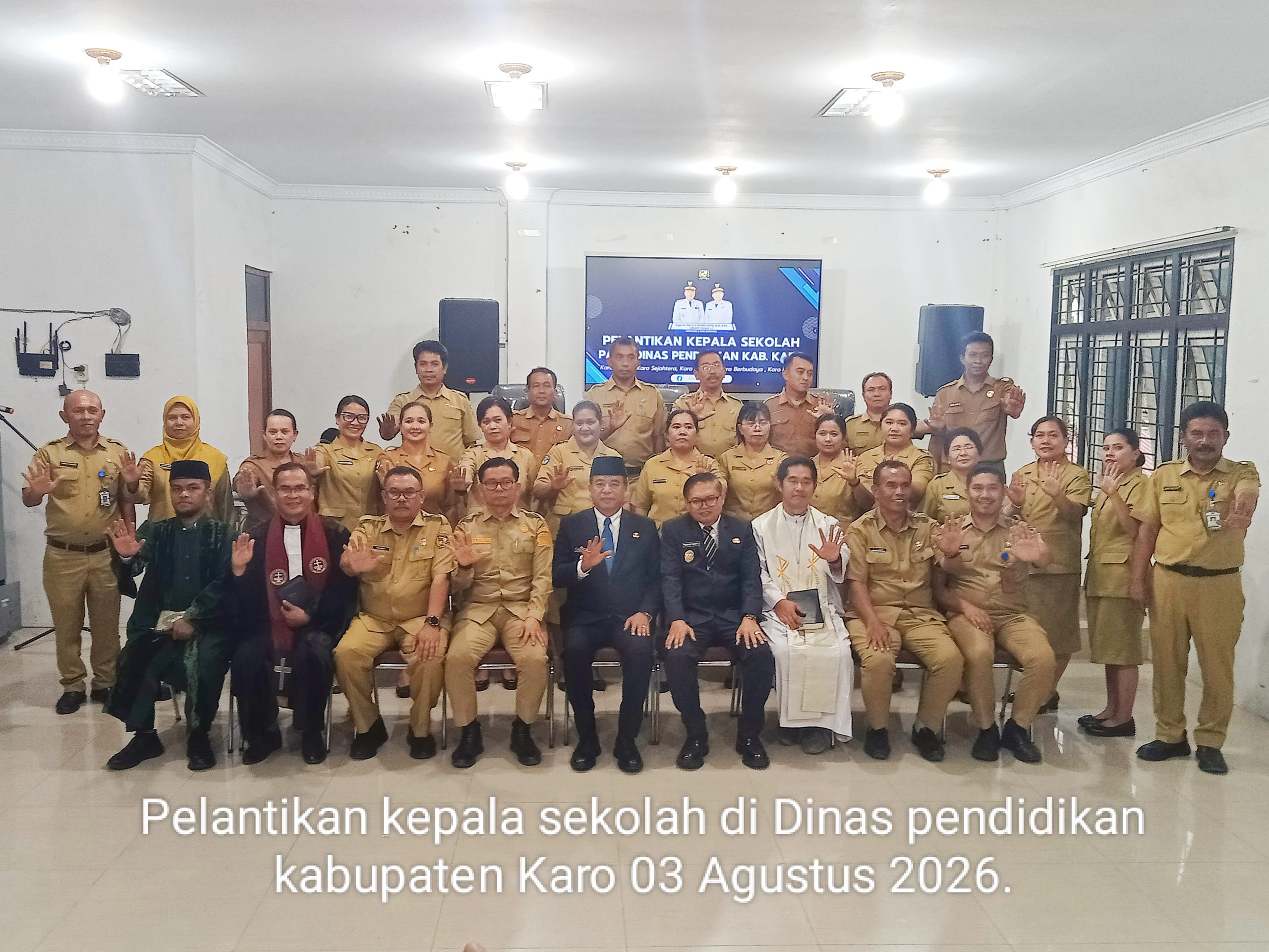 Bupati Karo Lantik 20 kepala sekolah SD dan SMP Negeri di Kabupaten Karo