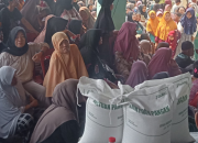 Pembagian Bansos di Desa Cikarang Kota Dilakukan Bertahap, Jaga Ketertiban Warga