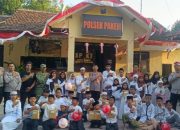 Polsek Pakem Bagikan Bendera Merah Putih, Kobarkan Semangat Nasionalisme Jelang HUT RI ke-81
