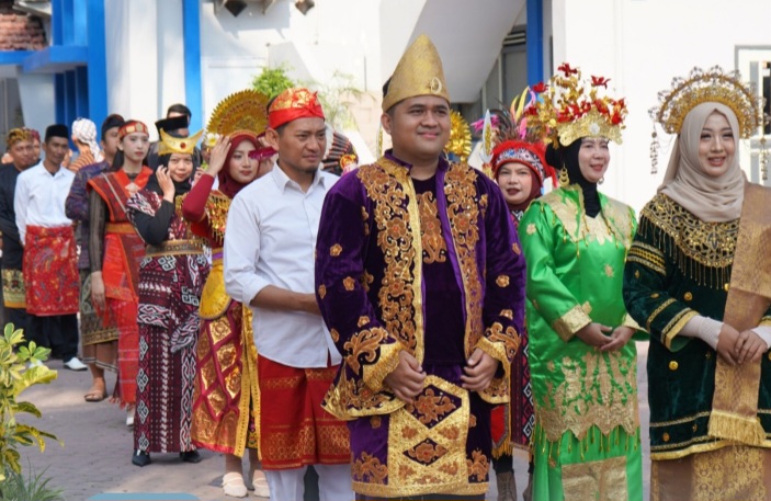 Semarakkan Kemerdekaan, Kantah Bondowoso Gelar Fashion Show Busana Adat Nusantara