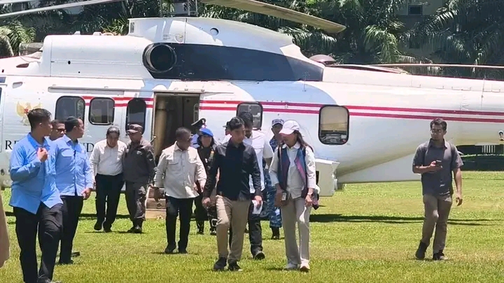 WAPRES GIBRAN RAKABUMING RAKA TINJAU DAERAH TERDAMPAK BENCANA DI TAPANULI TENGAH