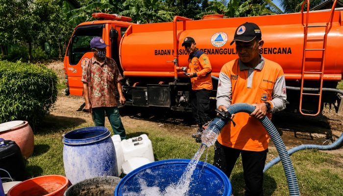 Kekeringan Melanda Lumajang, BPBD Pastikan Air Bersih Disalurkan ke 5 Kecamatan