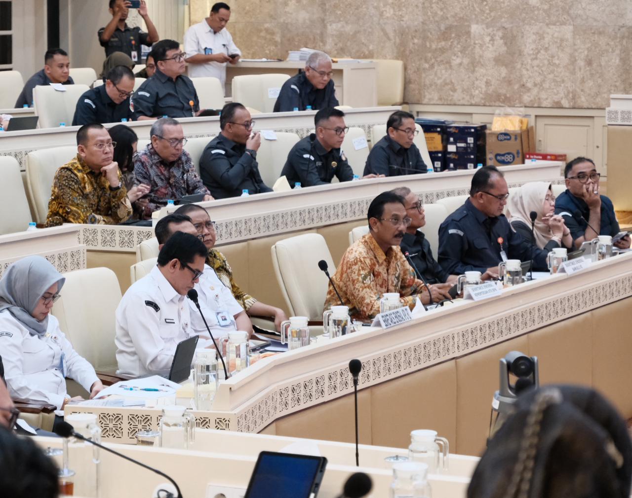 Fokus Ketahanan Pangan hingga Sertipikasi MBR, ATR/BPN Paparkan Rencana Anggaran 2027 di Komisi II DPR Fokus Ketahanan Pangan hingga Sertipikasi MBR, ATR/BPN Paparkan Rencana Anggaran 2027 di Komisi II DPR
