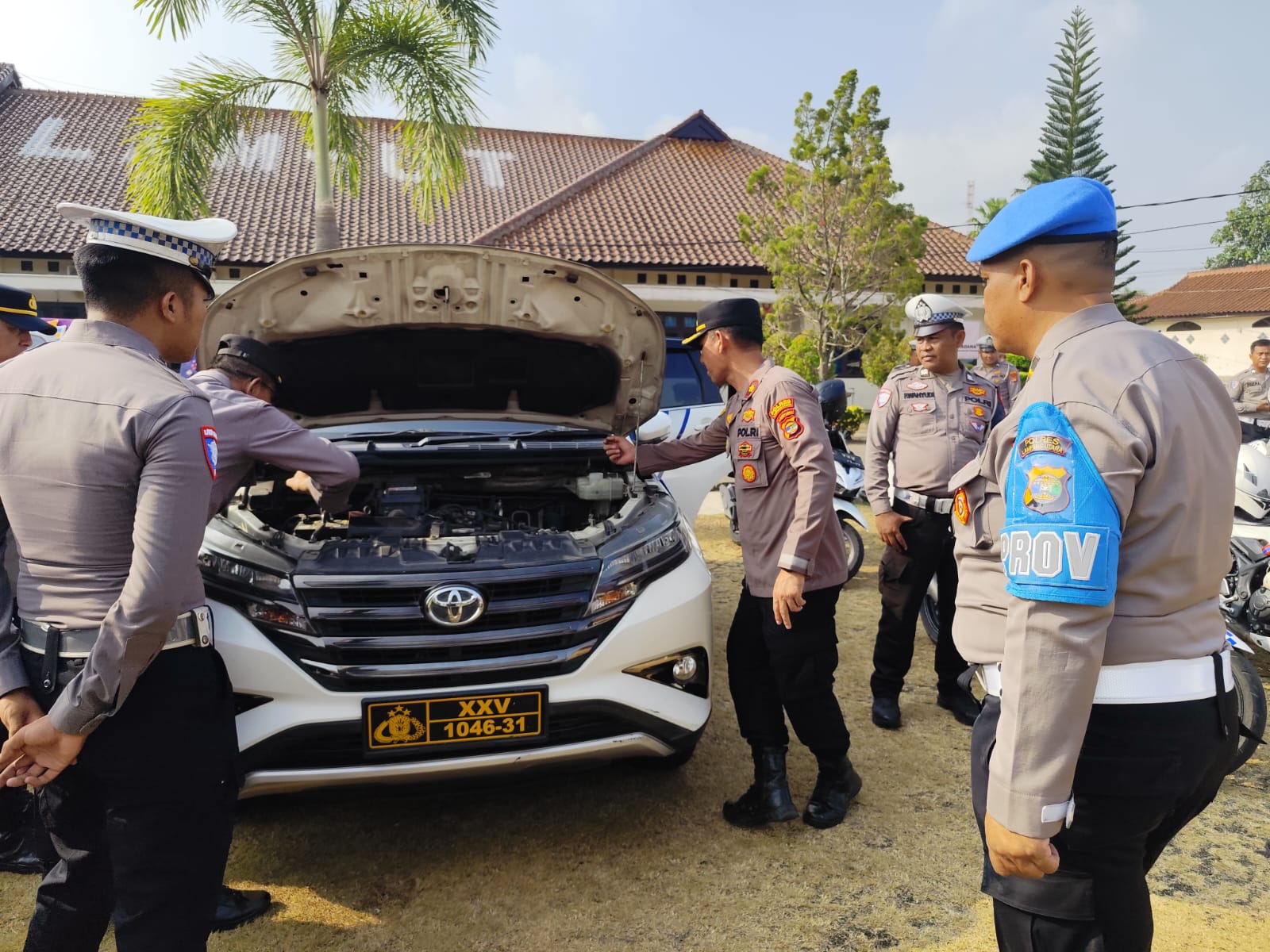 Pastikan Kesiapan Angota,Wakapolres Lampung Utara Cek Langsung Kendaraan Dinas