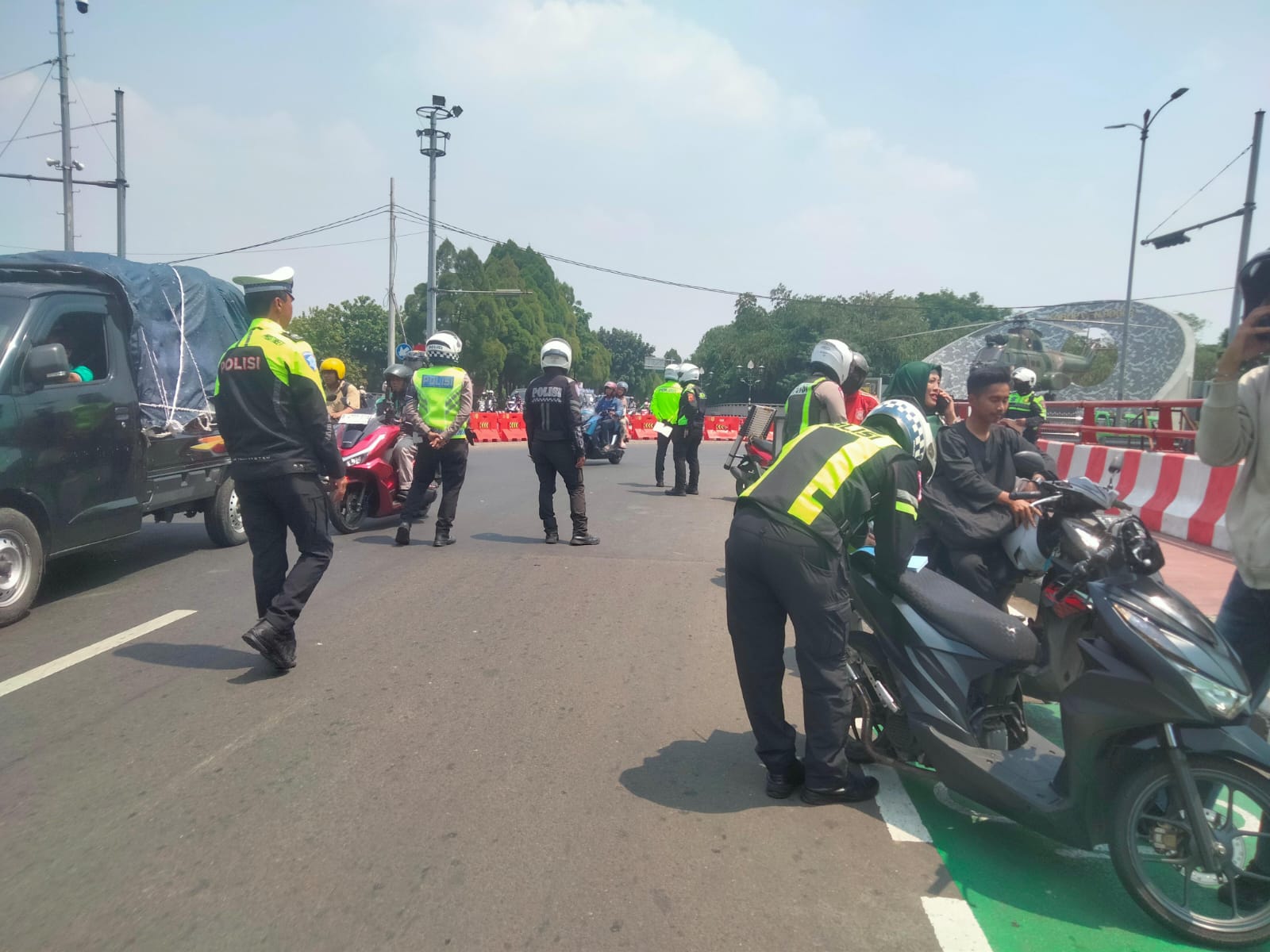 Operasi Gabungan di Jalan, Pengendara Melanggar hingga Nunggak Pajak Ditilang: Satlantas Polres Bogor bersama TNI Bantu Bappenda Tegakkan Aturan