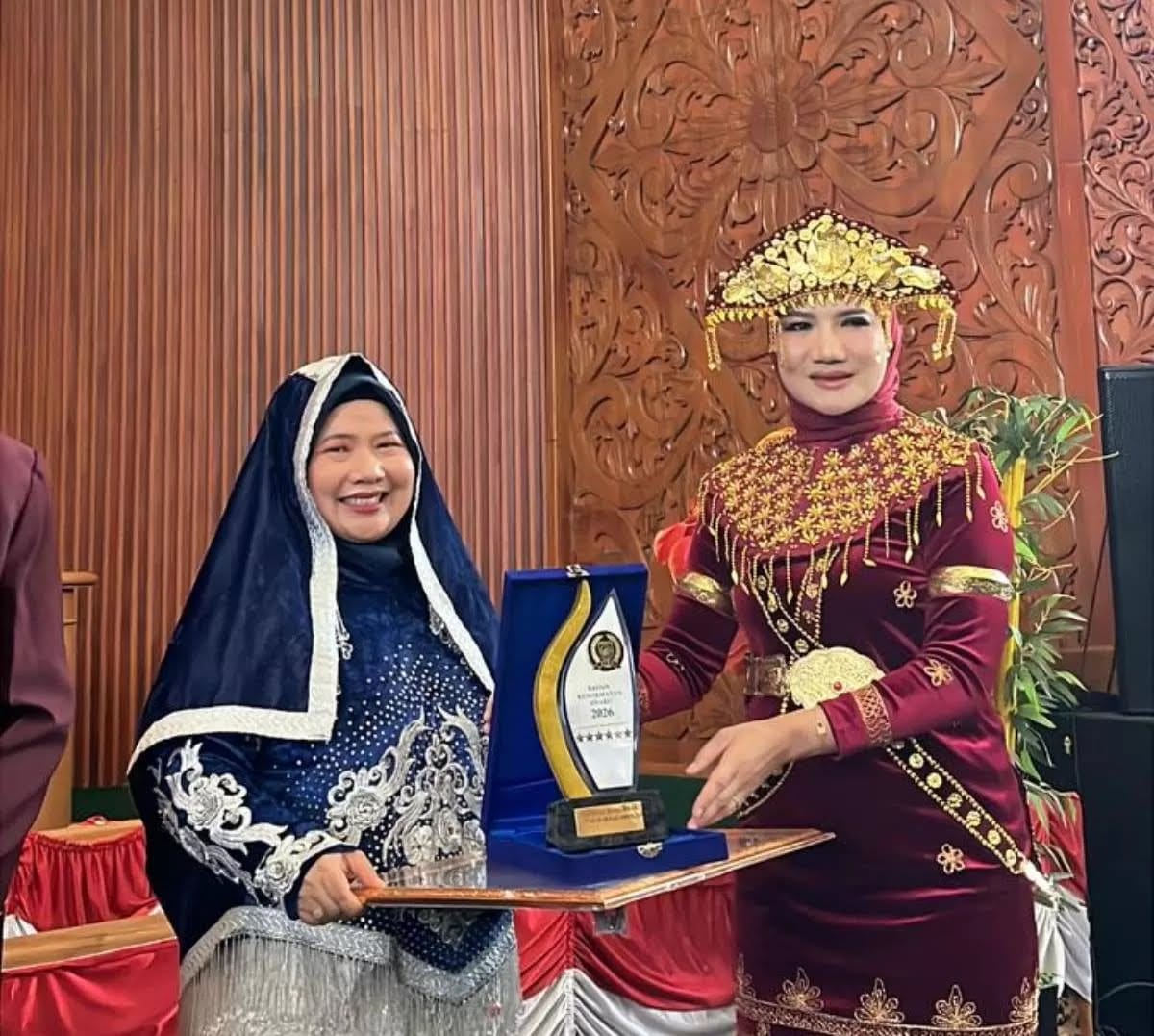Berbeda Fraksi Tetap Bersatu, DPRD Depok Gelar HUT ke-27 dan Beri Penghargaan 10 Anggota Terbaik Berbeda Fraksi Tetap Bersatu, DPRD Depok Gelar HUT ke-27 dan Beri Penghargaan 10 Anggota Terbaik