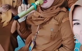 Siarkan Langsung Karaoke di Jam Kerja, 5 ASN Kikim Barat Jadi Sorotan - Pengamat : Contoh Buruk Pelayanan Diabaikan, Disiplin Ditelantarkan