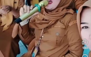 Siarkan Langsung Karaoke di Jam Kerja, 5 ASN Kikim Barat Jadi Sorotan - Pengamat : Contoh Buruk Pelayanan Diabaikan, Disiplin Ditelantarkan
