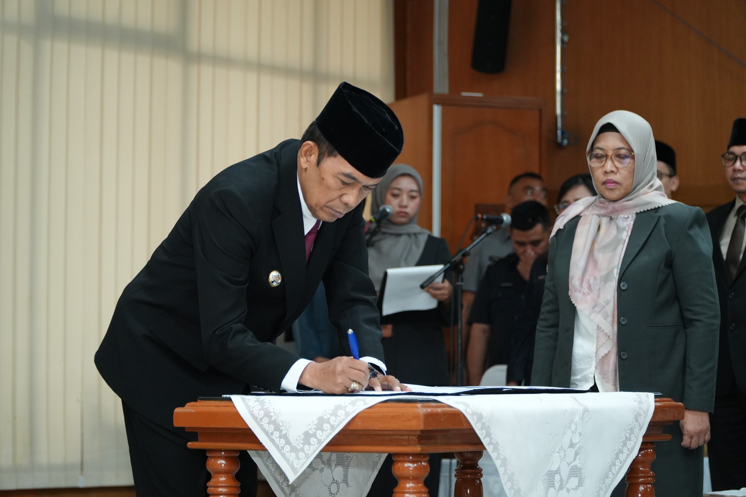 PELANTIKAN PEJABAT PIMPINAN TINGGI PRATAMA DAN PEJABAT FUNGSIONAL PELANTIKAN PEJABAT PIMPINAN TINGGI PRATAMA DAN PEJABAT FUNGSIONAL