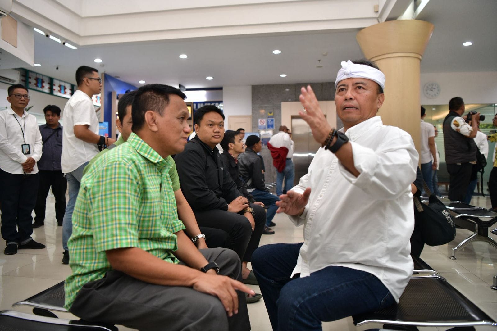 Memperingati Hari Pelanggan Nasional, Sekda Herman Dorong bank bjb Tingkatkan Pelayanan kepada Nasabah