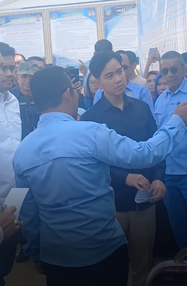 DITERIAKI WARGA DI DEPAN WAPRES, WIBAWA BUPATI MASINTON DIPERTARUHKAN: HAMPIR SETAHUN, JADUP MASIH JADI MASALAH