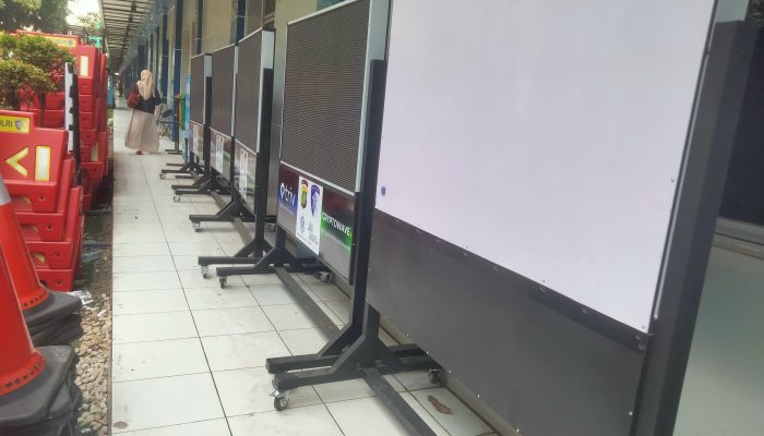 8 Reklame LED Hiasi Depan Kantor Subdit Kamsel Polda Metro Jaya, Pengamat : Perlu Transparansi Anggaran dan Tujuan Penggunaan
