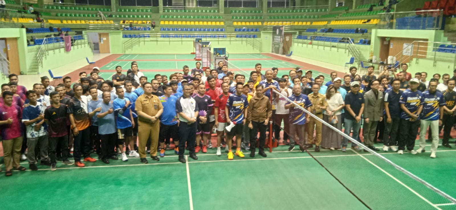 Wali Kota Bandung Meresmikan Turnamen Riung Priangan Cup 2026 yang digelar di GOR KONI