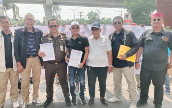 Kesekian Kalinya Aksi Damai di Kejati Sumsel, PST Minta Tuntaskan Kasus Dugaan Korupsi Jasa Pandu Kapal Sungai Lalan Kesekian Kalinya Aksi Damai di Kejati Sumsel, PST Minta Tuntaskan Kasus Dugaan Korupsi Jasa Pandu Kapal Sungai Lalan