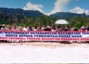 Warga Hutanabolon Mulai Gerah, Spanduk Desak Bupati Tapteng Diganti: Janji Ditagih, Kinerja Dipertanyakan