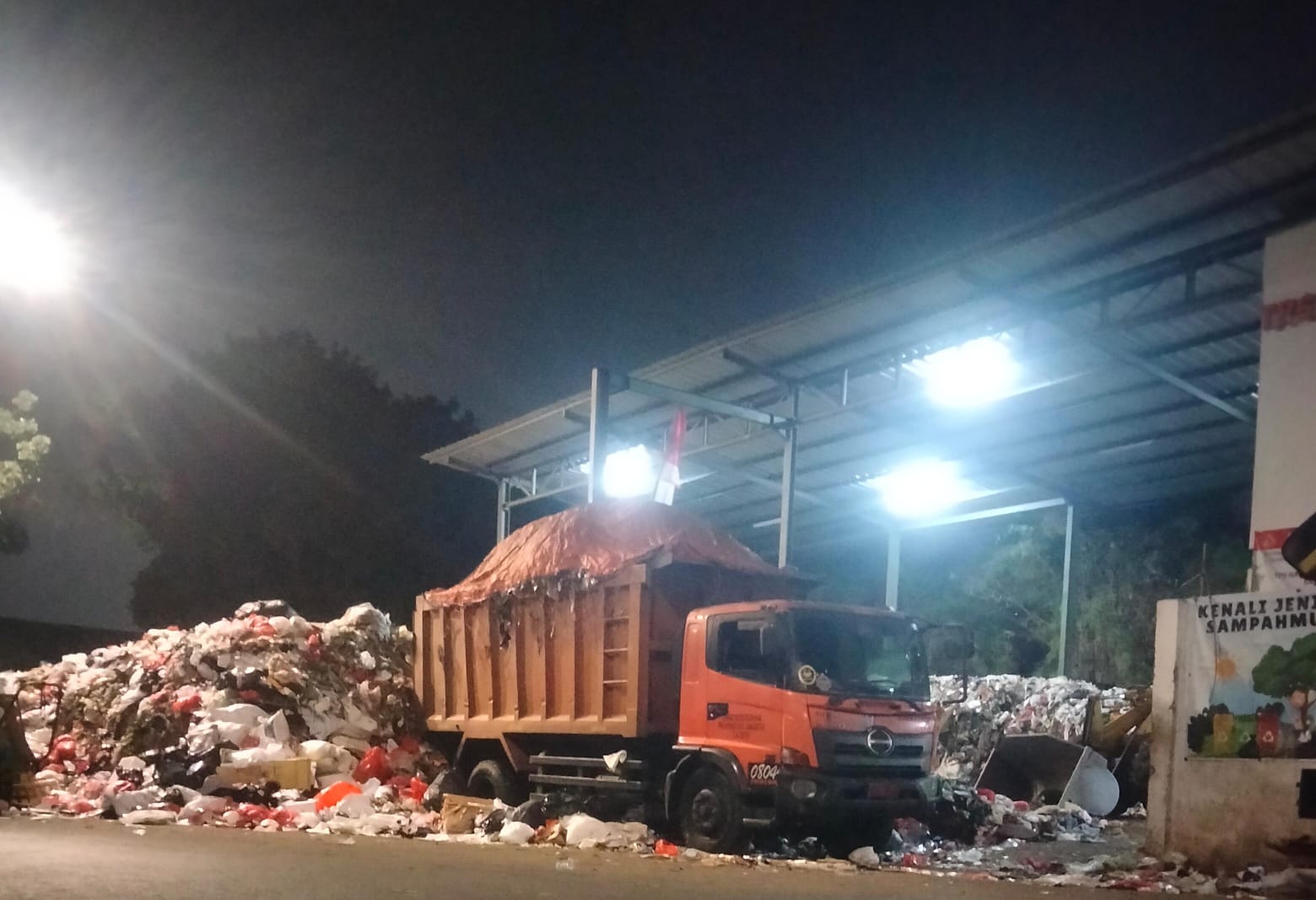 Kuota Bantar Gebang Dibatasi, Pengamat : Rp24,5 Miliar BBM KDO Sudin LH Jaksel Tak Mampu Cegah Sampah Menggunung di TPS Dipo Pancoran