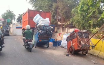 Jalan K.H. Moh. Mansyur Jakbar Berubah Jadi TPS Terbuka, Pengamat : Pengelolaan Sampah DKI Gagal Total di Jalan Utama Jalan K.H. Moh. Mansyur Jakbar Berubah Jadi TPS Terbuka, Pengamat : Pengelolaan Sampah DKI Gagal Total di Jalan Utama