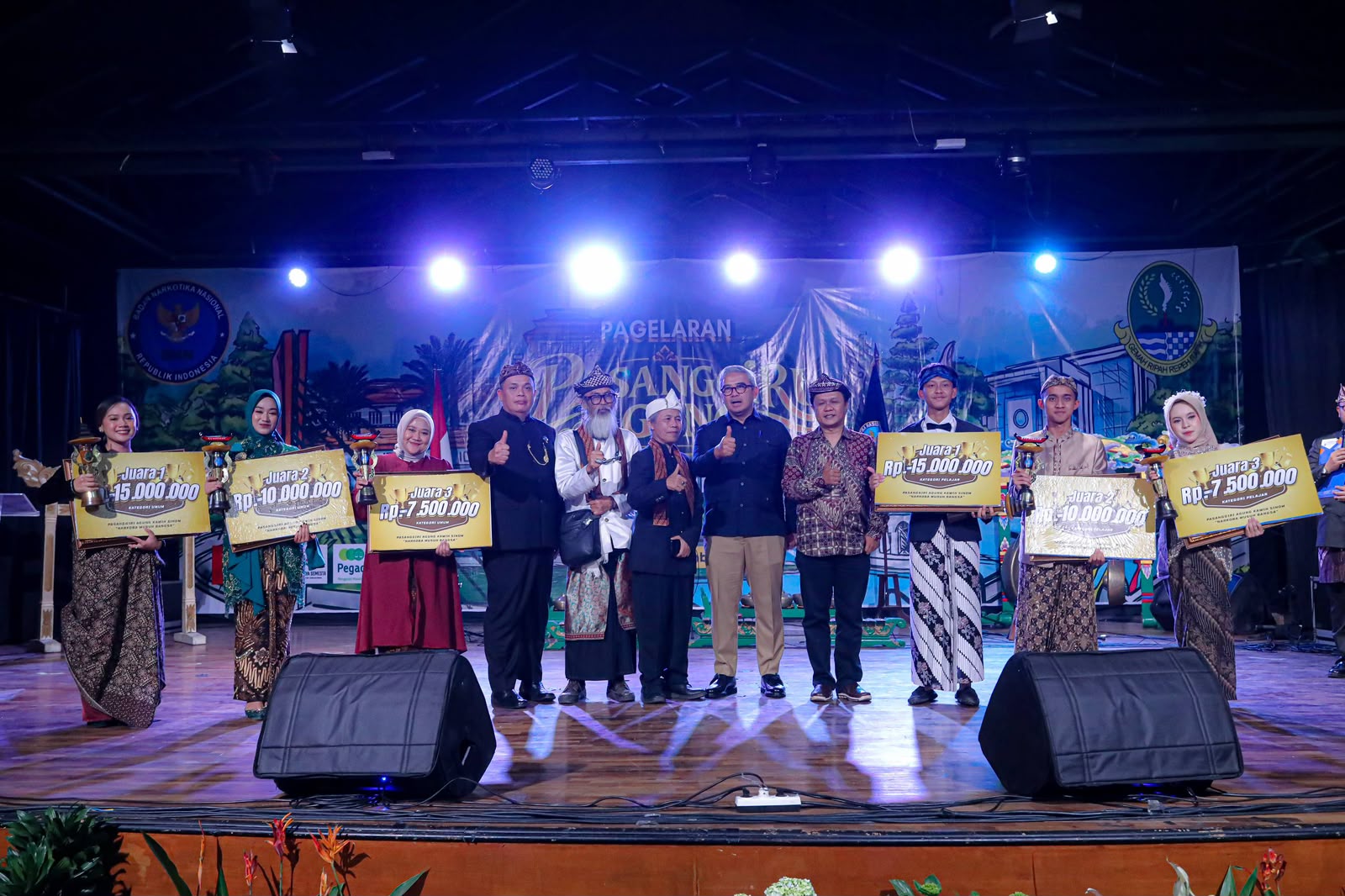 BNN Gelar Pasanggiri Kawih Sinom, Gaungkan Perang Melawan Narkoba Lewat Seni Sunda BNN Gelar Pasanggiri Kawih Sinom, Gaungkan Perang Melawan Narkoba Lewat Seni Sunda