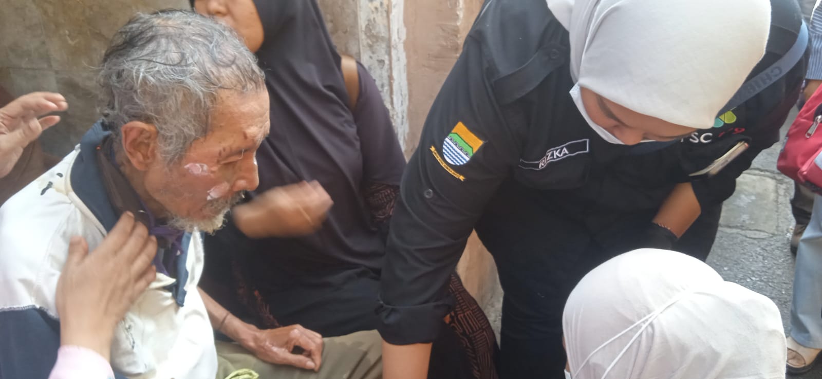 Kebakaran di Gang Sempit Kopo, Kakek Lansia Nyaris Terjebak Kobaran Api Kebakaran di Gang Sempit Kopo, Kakek Lansia Nyaris Terjebak Kobaran Api