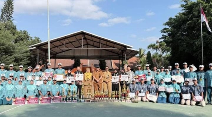 Tembus Kompetisi Internasional, Siswa SMAN 1 Lumajang Raih Silver, Bronze dan Favorite Poster di Malaysia