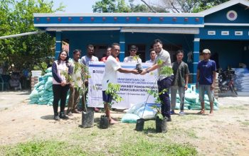 PLN Indonesia Power UBP Labuhan Angin Salurkan 275 Bibit Pohon Produktif untuk Kelompok Tani Indah Subur