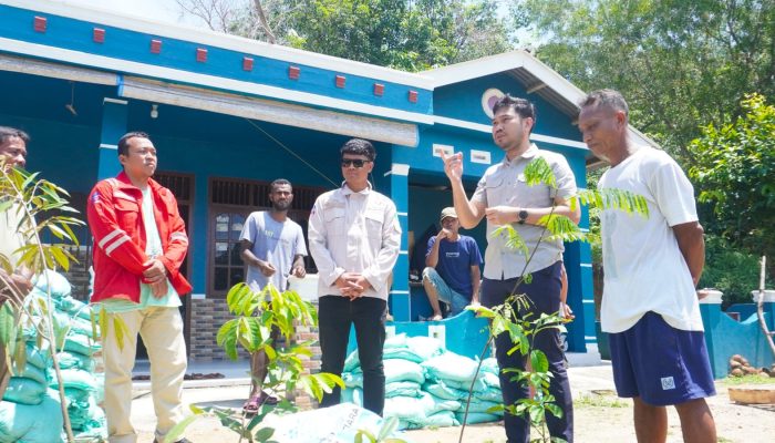 PLN Indonesia Power UBP Labuhan Angin Salurkan 275 Bibit Pohon Produktif untuk Kelompok Tani Indah Subur