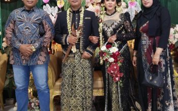 Happy Wedding! Mas’udi Wartawan Lensa Madura Resmi Menikah dengan Chika, Semoga Menjadi Keluarga Sakinah, Mawaddah, Warahmah Happy Wedding! Mas’udi Wartawan Lensa Madura Resmi Menikah dengan Chika, Semoga Menjadi Keluarga Sakinah, Mawaddah, Warahmah