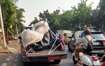 Kendaraan Operasional Plat Merah Diduga Mobil Rescue Tagana Angkut Muatan Non-Darurat, Pengamat Tanya Kejelasan Tugasnya