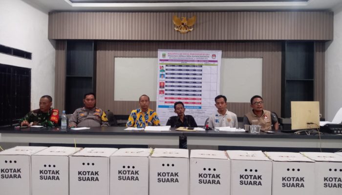 Rapat Pleno Terbuka Penghitungan Suara Akhir Pilkades Karangbahagia Tetapkan Caum Terpilih sebagai Kepala Desa Karangbahagia 2026 – 2033