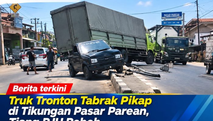 Truk Tronton Tabrak Pikap di Tikungan Pasar Parean, Tiang PJU Roboh