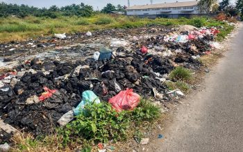 Parah! Tumpukan Sampah Berceceran di Jalan Simpangan Cikarang Utara Arah Pemkab Bekasi