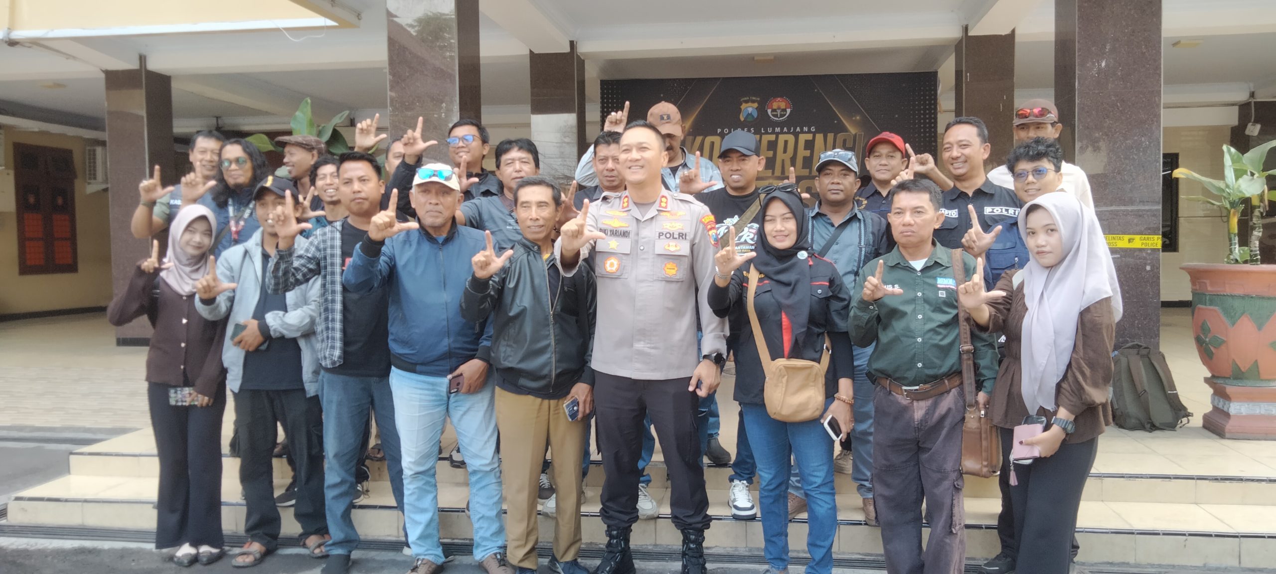 Api Semeru Bergerak ke Malang, Polisi Kerahkan 50 Personel Tiap Hari
