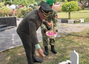 Peringati HUT ke-81 TNI, Kasdim 0821/Lumajang Tabur Bunga di Makam Kusuma Bangsa