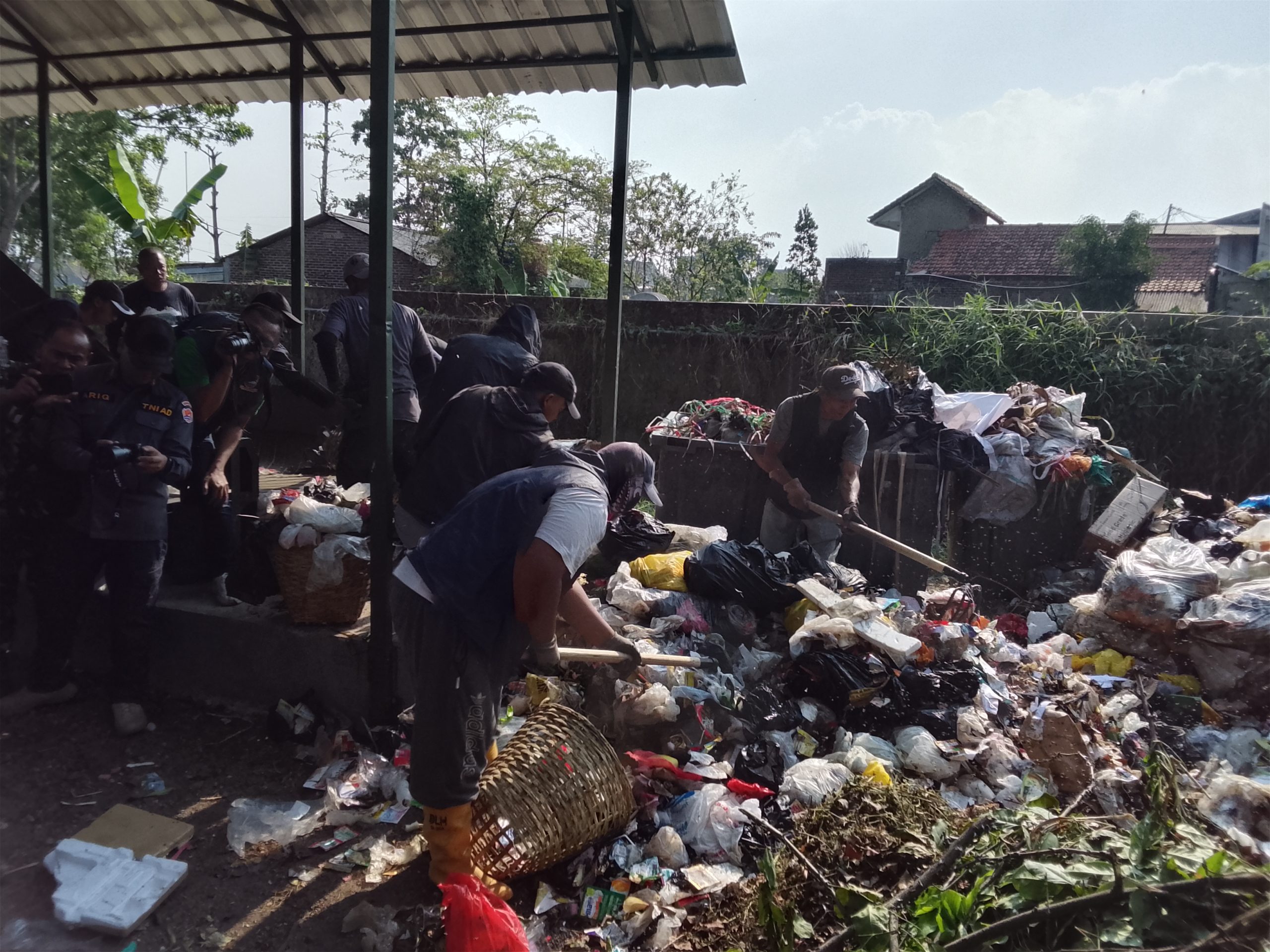 Kasad Maruli Simanjuntak Turun Langsung di Jabar, Soroti Sampah, Energi hingga Infrastruktur Garut-Tasikmalaya Kasad Maruli Simanjuntak Turun Langsung di Jabar, Soroti Sampah, Energi hingga Infrastruktur Garut-Tasikmalaya