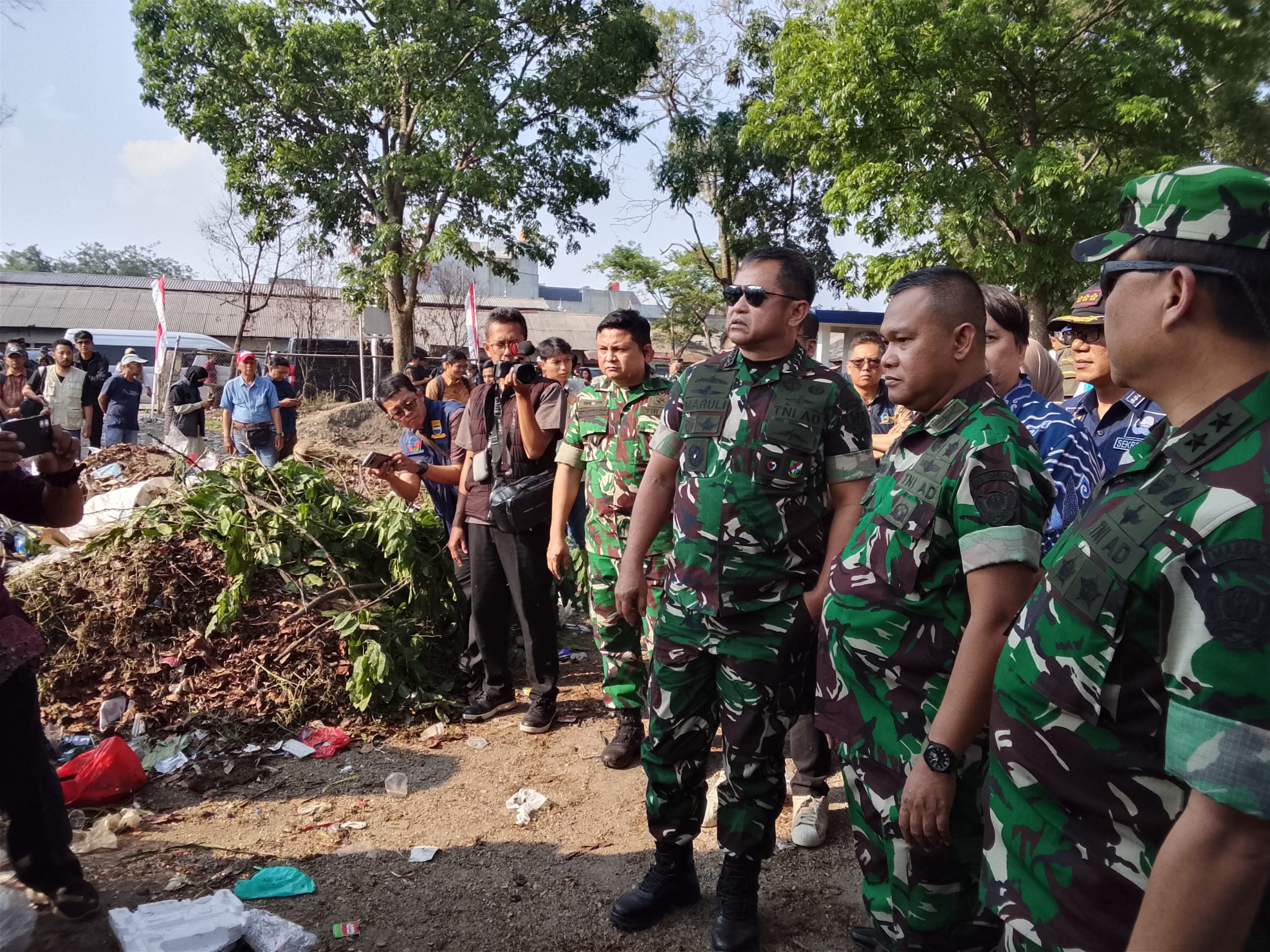 Kasad Maruli Simanjuntak Turun Langsung di Jabar, Soroti Sampah, Energi hingga Infrastruktur Garut-Tasikmalaya Kasad Maruli Simanjuntak Turun Langsung di Jabar, Soroti Sampah, Energi hingga Infrastruktur Garut-Tasikmalaya