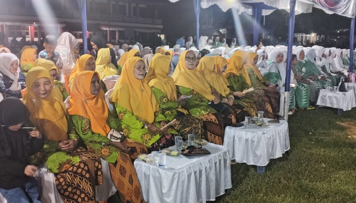Reses Rahmansyah Sibarani Dirangkai Maulid Nabi di Lapangan Merdeka Barus Reses Rahmansyah Sibarani Dirangkai Maulid Nabi di Lapangan Merdeka Barus