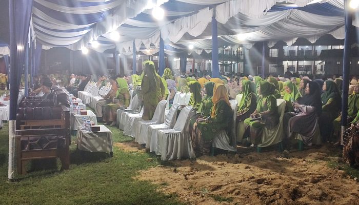 Reses Rahmansyah Sibarani Dirangkai Maulid Nabi di Lapangan Merdeka Barus Reses Rahmansyah Sibarani Dirangkai Maulid Nabi di Lapangan Merdeka Barus