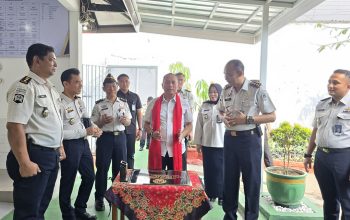 Kakanwil Ditjenpas Jawa Timur Kusnali Kunjungi Lapas Lumajang, Tinjau Pembangunan dan Resmikan Dapur Sehat.