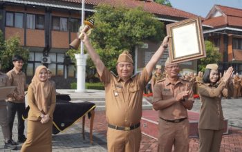 Tiga Penghargaan Adminduk Prima Jawa Barat diraih Pemkab Garut Tiga Penghargaan Adminduk Prima Jawa Barat diraih Pemkab Garut