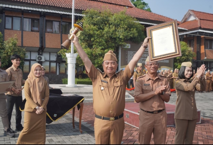 Tiga Penghargaan Adminduk Prima Jawa Barat diraih Pemkab Garut