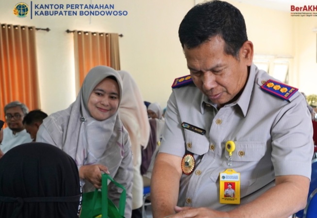 Maulid Nabi di Kantah Bondowoso, Ahmad Muqim Haryono Santuni 10 Anak Yatim