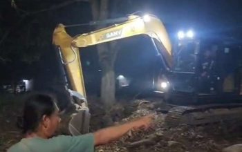 KIJAGA KALI MERADANG! Pengerukan Tanah Tanggul Kali Cikarang pada Malam Hari di Sukaindah Diprotes, Legalitas Kegiatan Dipertanyakan