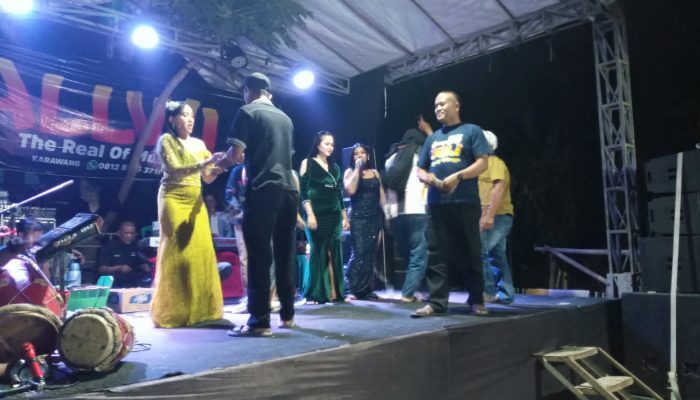 Pererat Silaturahmi Warga Desa Medalkrisna, Tokoh Masyarakat H. Nur Gelar Hiburan Dangdutan