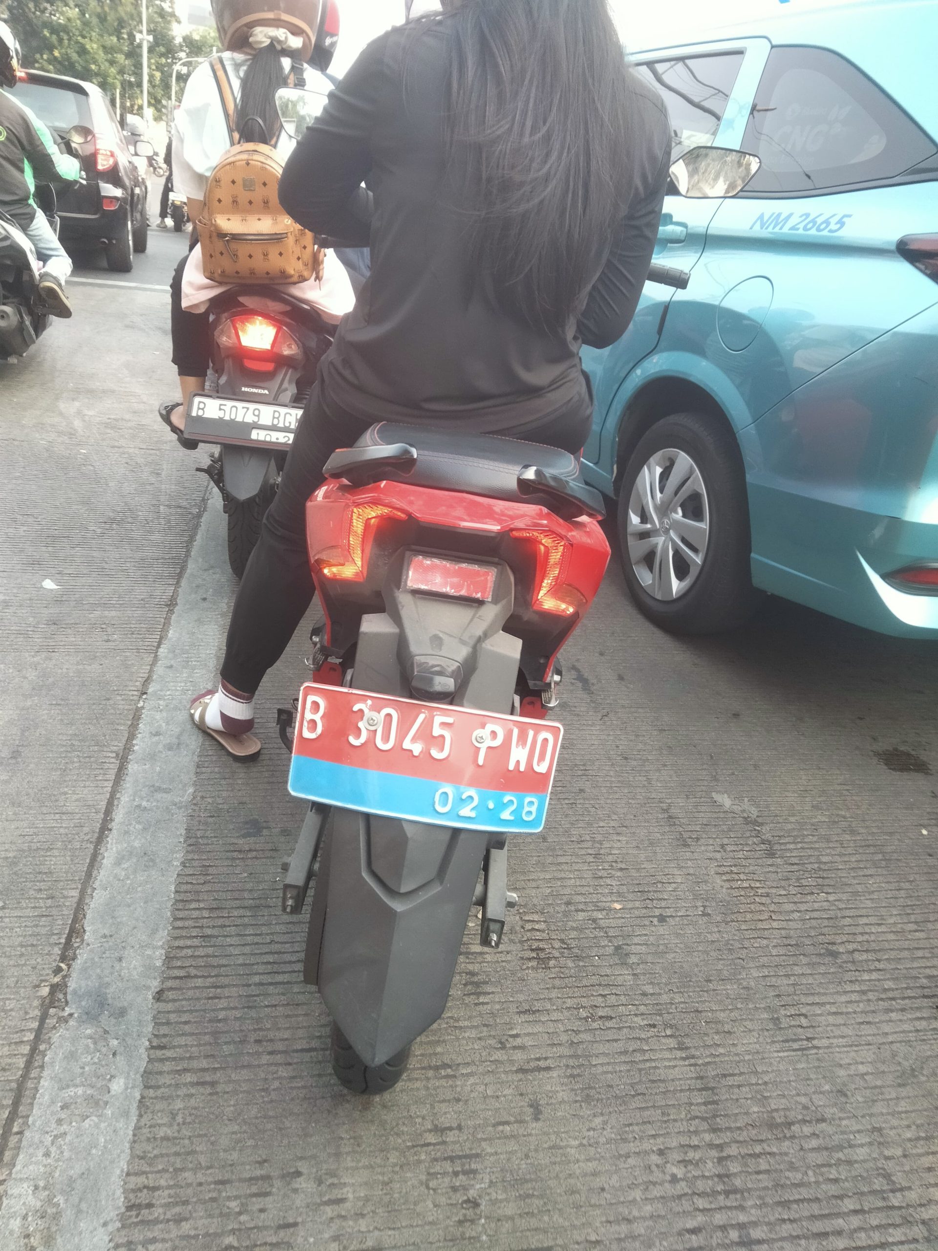 Luar Jam Kerja, Kendaraan Dinas Motor Listrik Plat Merah Milik Aset Negara Berkeliaran di Jalan Raya